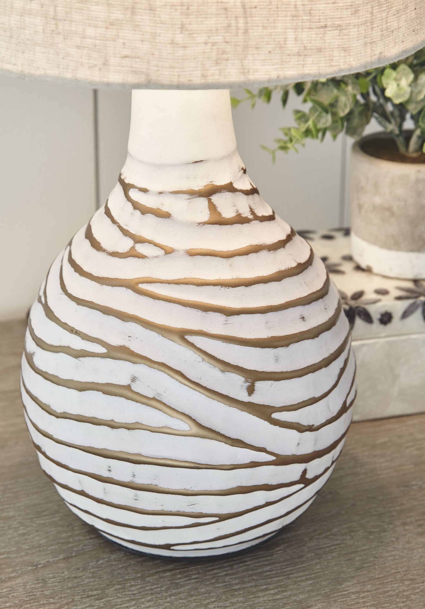 Aleela - Metal Table Lamp - White / Gold Finish